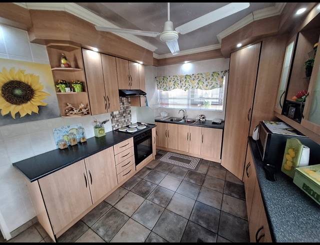 3 BEDROOM HOUSE FOR SALE IN VANDERBIJLPARK SE 2